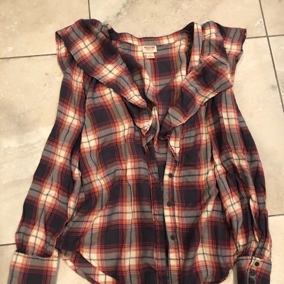 🍓Ruffled plaid top🍓 - Picture 2 of 14